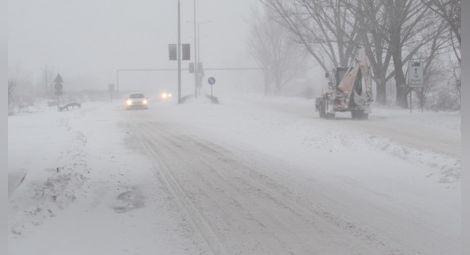 Зимната пътна блокада продължава (ОБЗОР към 12 часа)