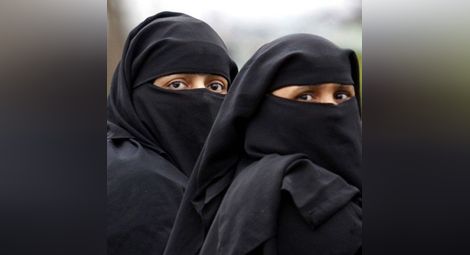Пародиен клип осмива джихадистките съпруги