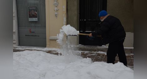 Стоилов: За първа година русенци изчистиха снега пред блокове и офиси още сутринта