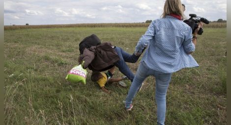 Осъдиха на 3 г. пробация унгарската операторка, спънала мигранти през 2015 г.