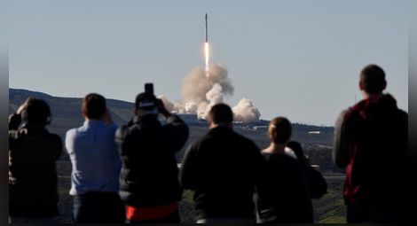 SpaceX изстреля телекомуникационни спътници от ново поколение