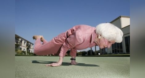 98-годишна индийка – най-възрастният инструктор по йога