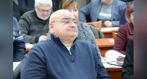 Управителят на здравните заведения „Медика“ д-р Кирил Панайотов не участва в гласуването, за да не бъде в конфликт на интереси.  Снимка: Красимир СТОЯНОВ