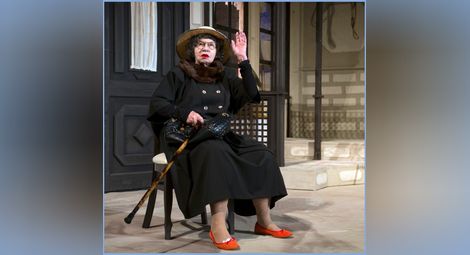 Преди рождения си ден Мутафова играе в Сатирата &bdquo;Столетие мое&ldquo; 