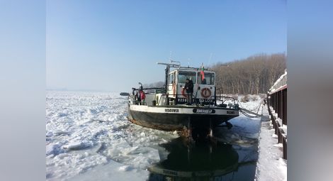Русенски екипаж стeгнат в леден корсет до Силистра