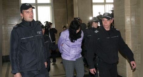 Тръгна делото срещу акушерката Емилия Ковачева
