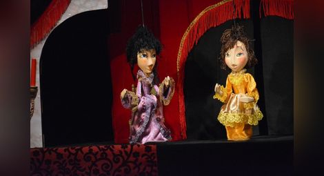 „Принцесата и свинарят“ очакват малките си зрители в Кукления