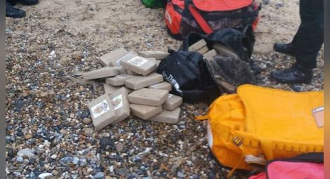 Стотици килограми кокаин плуват по британски плажове