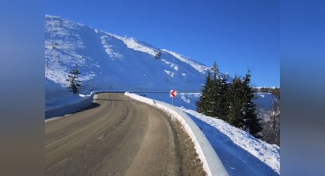 По част от пътя Бяла-Попово в района на гр. Бяла е въведено ограничение на скоростта до 30 км/ч