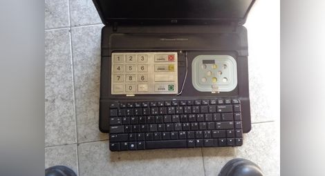 Скиминг устройство, скрито в лаптоп, задържано на Аерогара София