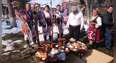 Автентичните старовремски софри представяха традиционни български празнични ястия.