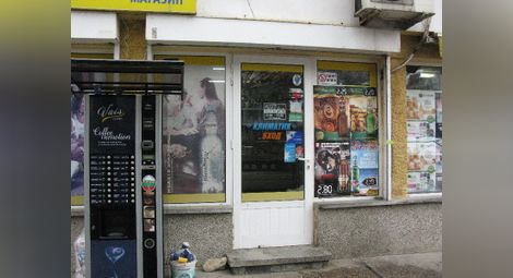 Трима с качулки ограбиха дръзко магазин в „Чародейка“