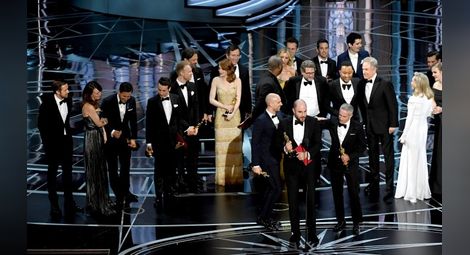 Огромен гаф на финала на "Оскар"-ите с най-добрия филм