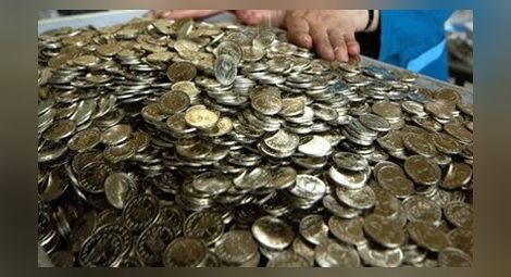 Мъж от Велико Търново плати винетката за колата си с 11 кг стотинки