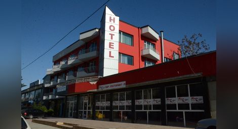 Занемареният хотел „Европа“ с нов собственик срещу 1.2 милиона