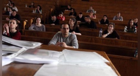 32 висши училища приемат с резултата от матурата по български език и литература