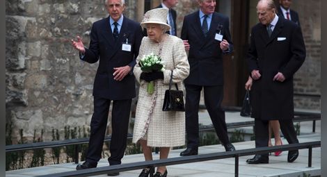 90-годишната кралица Елизабет поязди кон