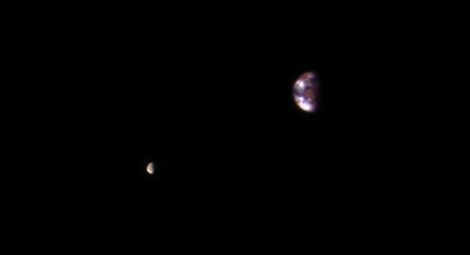 Как изглеждат Земята и Луната, заснети от Марс
