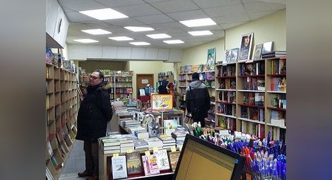 Книжарница „Хермес“ прави подаръци за петия си рожден ден в Русе