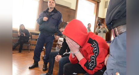 И плачещият в съда Николай остава в ареста заради убийството в Николово