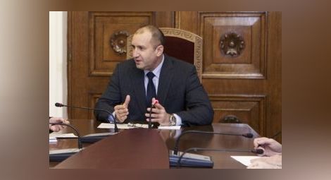 Президентът обсъди с Цацаров и шефовете на службите напрежението с Турция