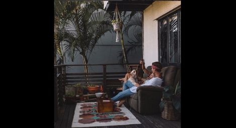 Млади, щастливи, красиви - двойка печели по $9000 на пост в "Instagram" (ГАЛЕРИЯ)
