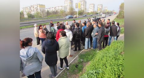Протестиращи искат надлез на „България“