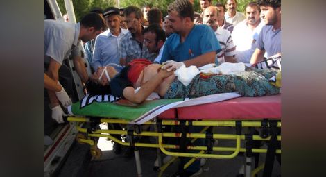 Силна експлозия в близост до полицейско управление в Диарбекир, най-малко четирима души са пострадали