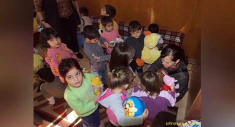 76 деца в Русенско търсят своите приемни семейства