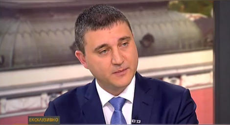 Горанов: Няма да вдигаме данъците