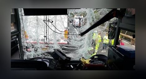 Тежък инцидент с автобус с български ученици до Генуа, 5 души са ранени