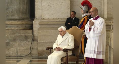 Папа Бенедикт стана на 90, ще празнува скромно