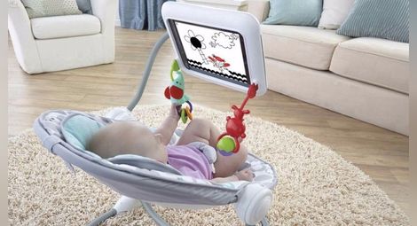 "Бебетата със смартфони" спят по-малко, но имат по-добри движения, установиха британци