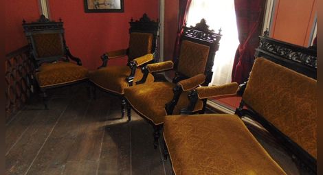 Мебели от русенския дом на Панайот Хитов се върнаха от Италия