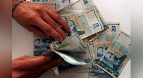 Лихвар и собственик на агенция за имоти отворили незаконна банка с турски милиони