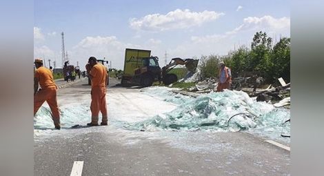 Тежка катастрофа край румънското село Узуну затвори пътя Русе-Букурещ