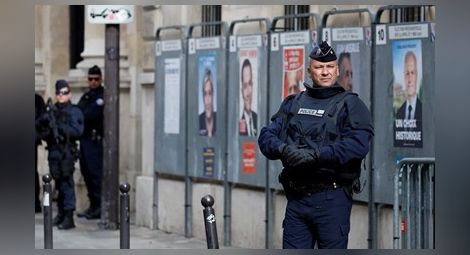 Евакуираха секция във Франция заради подозрителен автомобил