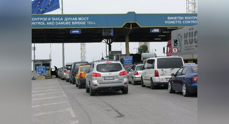 53 мигранти хванати на Дунав мост в камион за Холандия