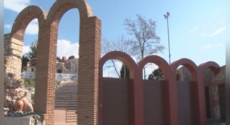 Реставрираха амфитеатъра в Несебър с... пластмасови арки