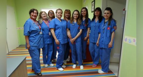 Нов живот: Лекари в Бургас спасиха недоносено бебе