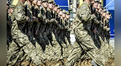 Полша въвежда военно обучение за учениците