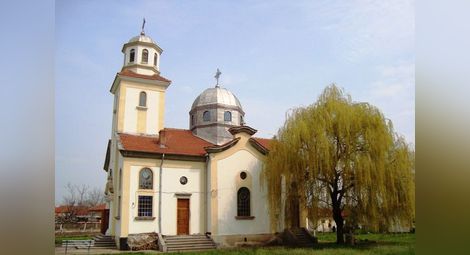 Проект и дарения обновиха православния храм в Сандрово