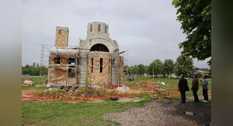 Приключва грубият строеж на новата църква на Гара Бяла