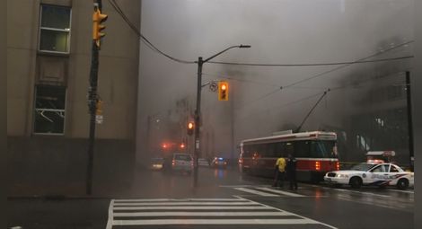 Експлозии разтърсиха центъра на Торонто
