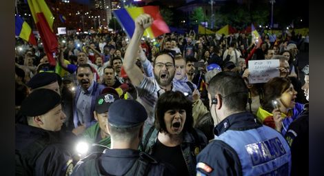 Румънците отново на протест срещу реабилитация на корумпирани политици