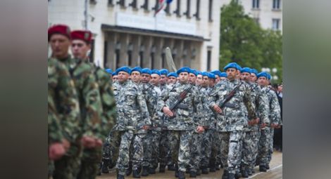 Караянчева: Проблемите в армията трябва да бъдат решени законодателно