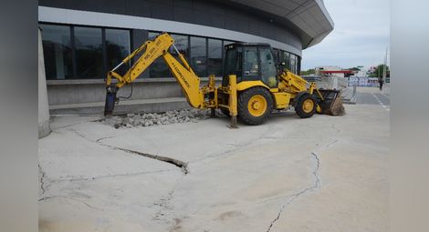 Започна ремонтът на хлътналата плоча до „Булстрад Арена“