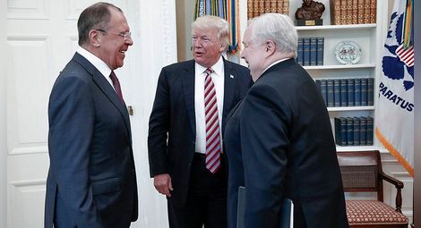 Нов скандал с Тръмп - допуска руската ТАСС в Овалния кабинет, без американски медии