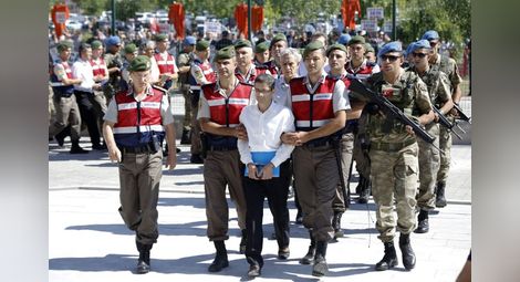 141 доживотни присъди за обвиняеми за преврата в Турция