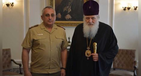 Почетен знак на Военната академия в София бе връчен на Патриарх Неофит